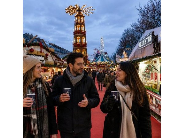 Paris Christmas Tour: Private & Custom with a Local Guide