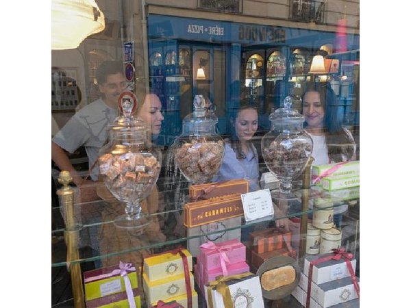 Food Tour in Le Marais with Historic Market & Artisan Tastings