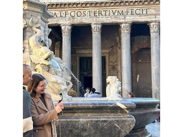 Walking Guided Tour and Rome's Iconic Temple Pantheon Entrance