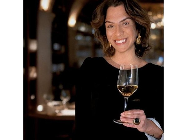Your Paris Wine Tasting Therapy with an International Sommelier
