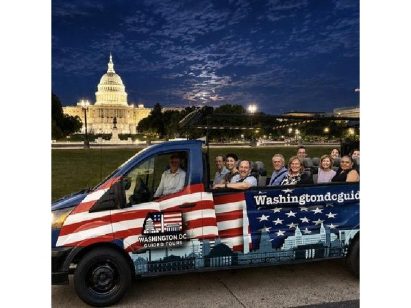 DC'S Monuments&History Guided Moonlight Small Group Open-Air Tour