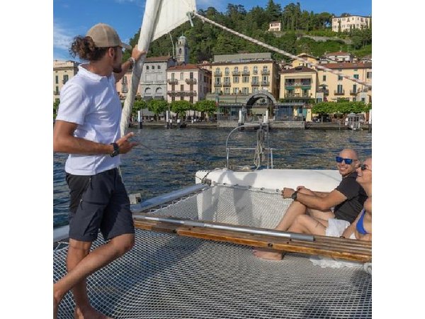 4 hours tour on a Private Catamaran on Lake Como with Aperitif