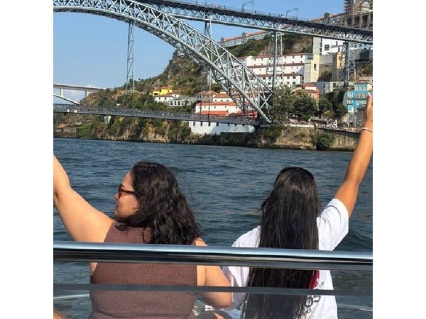 Exclusive private cruise in Porto with Porto wine