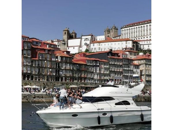 Porto: Private Tour on a Luxury Yacht on the Douro River