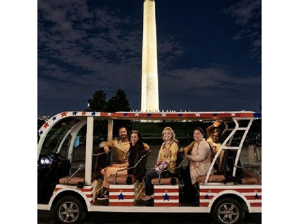 Washington DC Monuments & US History Moonlight Guided E-Cart Tour