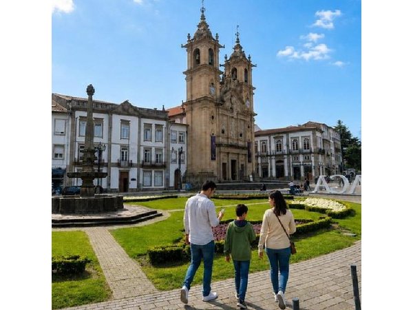 Braga Scavenger Hunt & Highlights Self-Guided Walking Tour