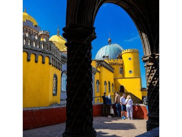 From Lisbon: Sintra, Pena & Winery Tour with Tasting Small-Group