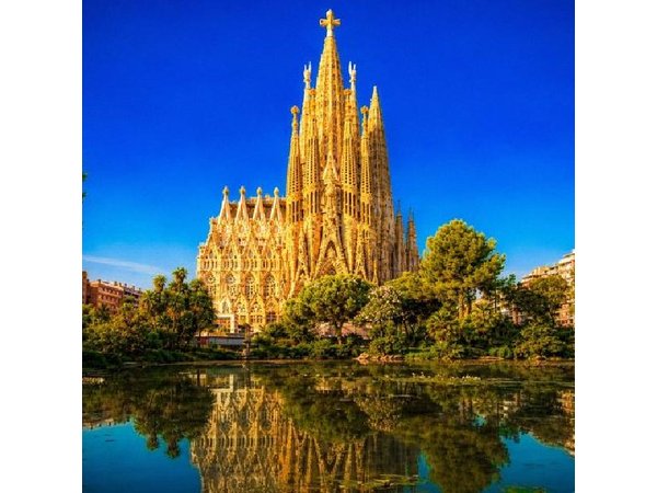 Barcelona: Sagrada Familia Priority Access & Guided Tour