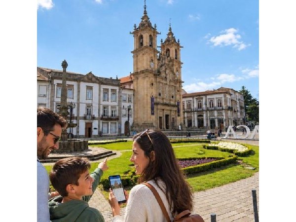 Braga Scavenger Hunt & Highlights Self-Guided Walking Tour