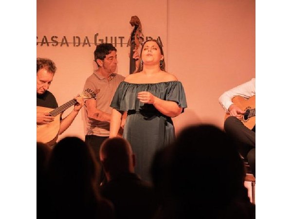 Porto: Fado show with Port wine at Casa da Guitarra