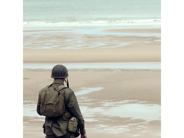 Normandy D-Day Private Tour with Omaha Beach from Paris