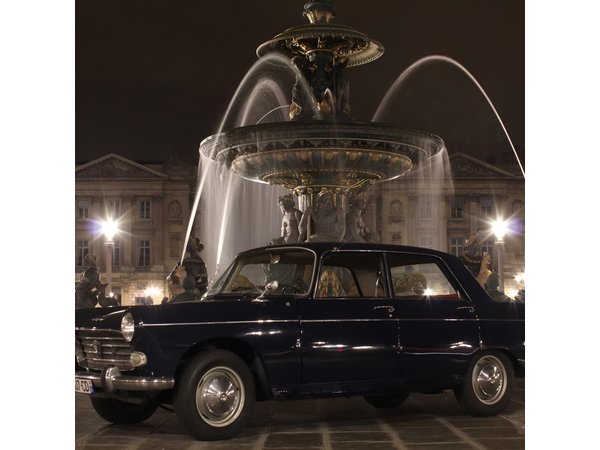Paris Private Tour in a classic French Peugeot 404