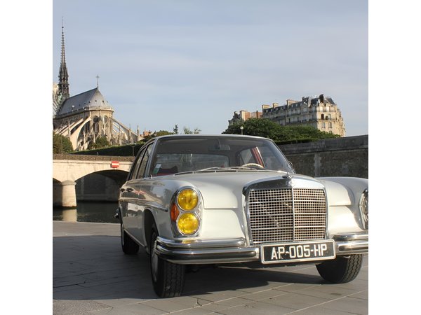 Private Paris guided Tour by classic 1970 Mercedes S Class