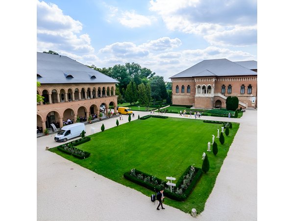 Half-Day Private Sightseeing Tour of Bucharest and its Surroundings Package
