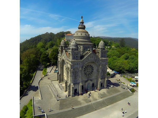 Private Tour: Viana do Castelo, Ponte de Lima and Braga from Porto
