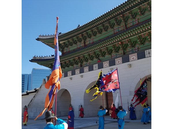 Best Walking Tour to Gyeongbok Palace Bukchon Hanok Village