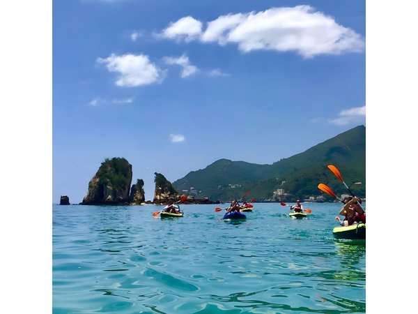 The Lisbon Kayak Day Tour (transport & picnic at beach)