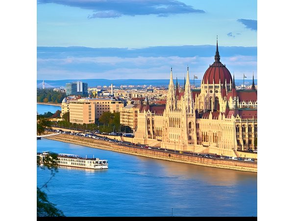 Private Budapest Sightseeing Tour: Royal Castle, Heroes Square, Chain Bridge