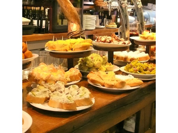 Private Tapas Walking Tour in Barcelona Modernist Area with Dinner included