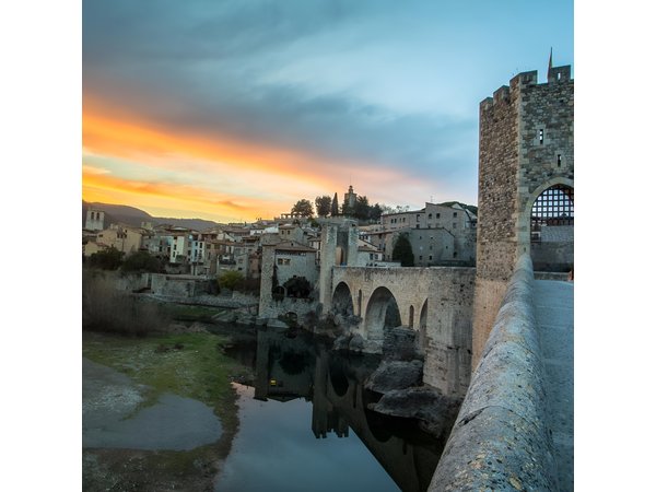 Private Besalú & 3 Medieval Towns Tour with Hotel PickUp from Barcelona