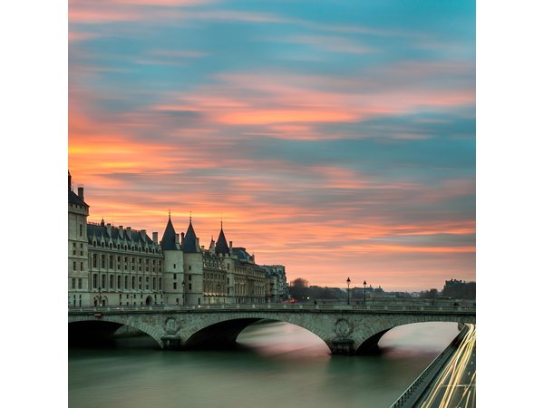 Private Paris Night Tour - with Magic City Lights and Local Vibes
