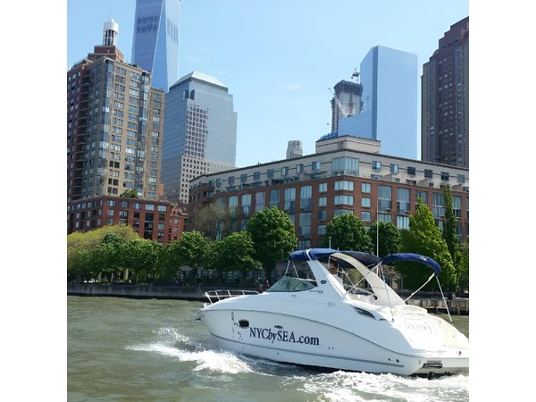 Best Private Luxury Daytime Boat Tour in New York City - 1 Hour