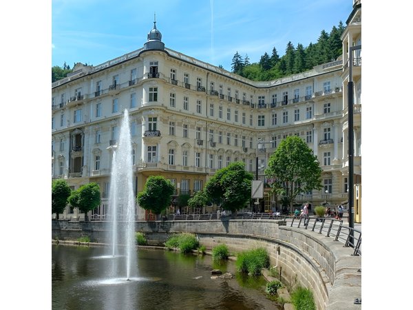 Private Karlovy Vary trip from Prague with glassworks All-Incl.