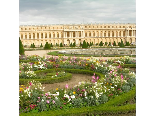 Private Giverny & Versailles Day Trip with Lunch & Hotel Transfers from Paris