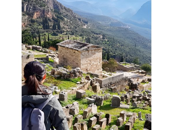 Delphi Day Trip from Athens with Spanish-Speaking Guide