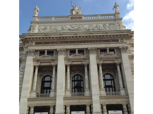 eBike Vienna 90min guided tour - use ebike for the whole day