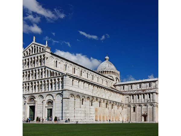 Livorno Shore Excursion: Pisa, Lucca and wine experience Private Day Trip