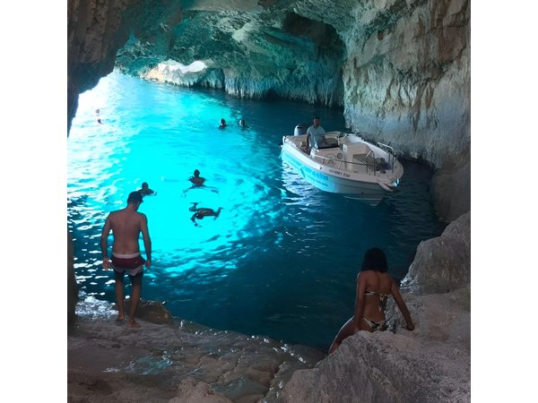 Zakynthos boat tour:Shipwreck& Local blue caves with 3 Swim Stops
