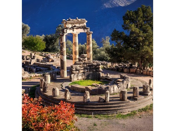 Delphi Full Day Private Trip From Athens With Lunch Overlooking the Sea