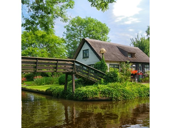 Private Sightseeing Tour to Giethoorn Dutch Venice from Amsterdam