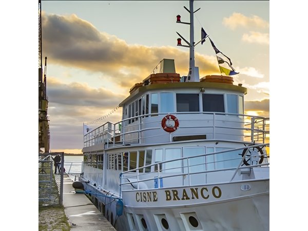 Sailing in Guaíba with White Swan Boat - Porto Alegre