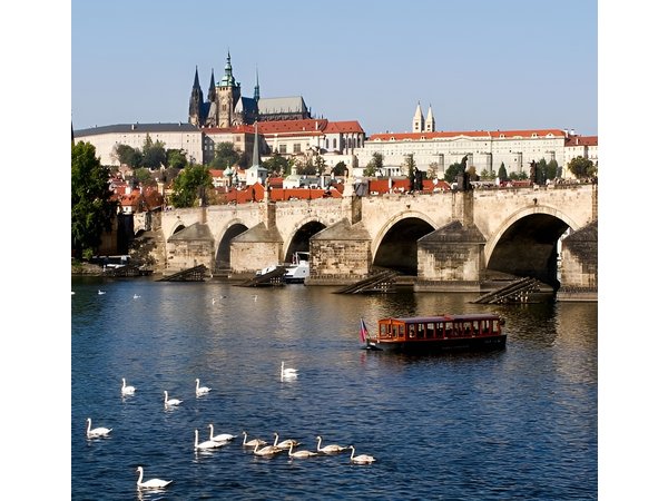 Full-Day Private Prague City tour: Prague Castle and Vltava River Cruise