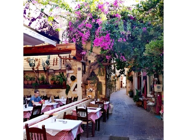 Chania old town and around private tour (price for group of 6)