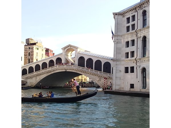 Private Venice walking tour plus Murano island lunch and glass factory visit
