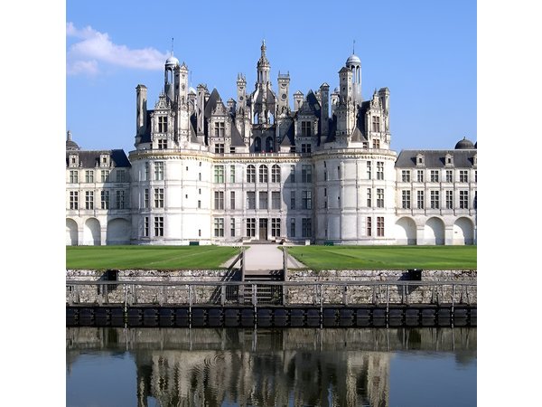 Loire Valley Castles Tour with Chambord and Chenonceau from Paris