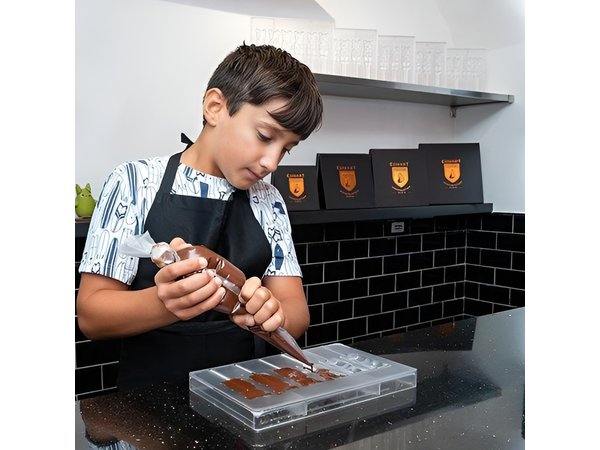 Private Family Chocolate Making Class in Paris