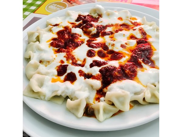 Istanbul Kadikoy Private Food Tour with 12+ Local Tastings