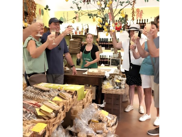 Sunset Stroll: Sorrento food and walking tour!
