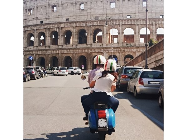 Rome by Vespa: Classic Rome Tour with Pick up & Drop Off