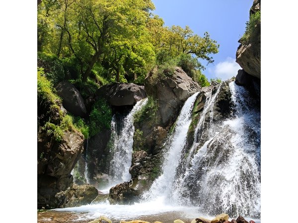Marrakech: Atlas Mountains & 3 Valleys with waterfall Tour