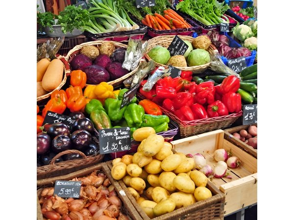 Market Tour & Typical Dining at a Local's Home in Milan