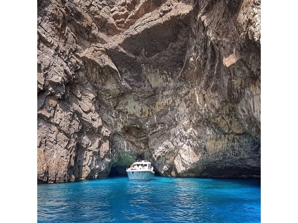 Capri Small-Group Boat Day Tour from Sorrento