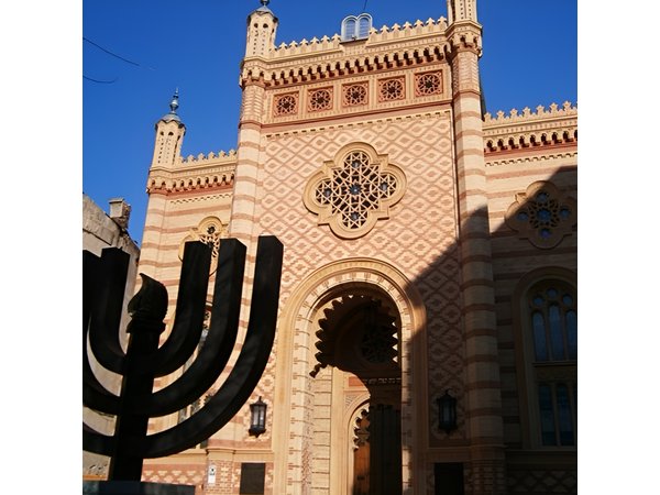 4h Jewish Legacy in Bucharest - Private Tour by Car and Walking