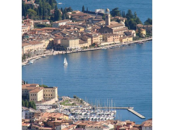 Lake Garda: private tour among lakeside villages and the islands