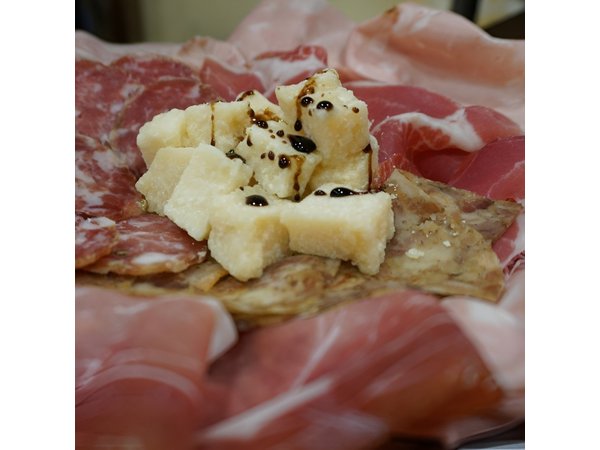 Small Group Bologna Food Tour – Local Food & Market Experience