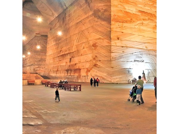Slanic Salt Mine & Dracula's Grave - Private Tour from Bucharest